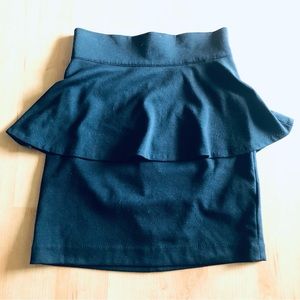 BB Dakota Mini Skirt Black A Line w/ peplum Size 6. w 27 L 19